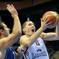 Strēlnieks ar desmit punktiem sekmē 'Brose Baskets' kārtējo uzvaru Vācijas bundeslīgas spēlē