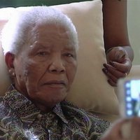 Власти ЮАР: Нельсону Манделе стало хуже