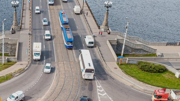 В пятницу во время шествия ограничат движение на Каменном мосту