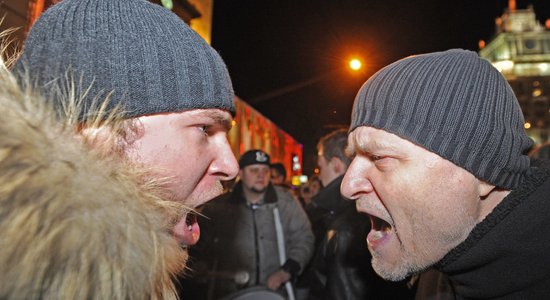 В Москве митинг "Достали!" собрал сотню людей