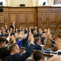 'Apbrīnojama cīņa ar pagātni' – Saeima noraida pandēmijas pārvaldības kritiku