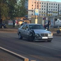 ФОТО: В Болдерае возле заправочной станции Lukoil произошла авария