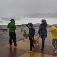 Vētras dēļ Austrālijā evakuē simtiem cilvēku