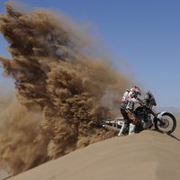 Bijušais čempions Sainss spiests izstāties no Dakaras rallijreida