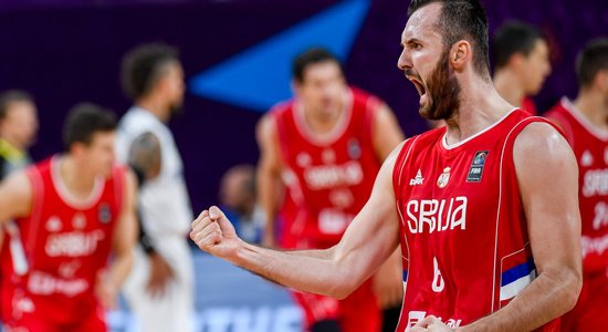 Serbijas izlase pārliecinoši sasniedz 'Eurobasket 2017' pusfinālu
