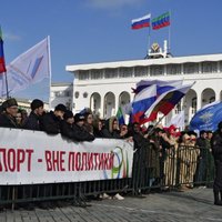 Krievijā uz patriotiskiem mītiņiem sadzīti valsts iestāžu darbinieki un studenti