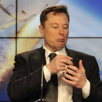 Masks pēc vienošanās par 'Twitter' pirkšanu pārdevis 'Tesla' akcijas četru miljardu vērtībā