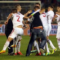 Serbijas un Albānijas futbola izlases pēc skandalozā mača nepabeigšanas cer uz sev labvēlīgu UEFA lēmumu