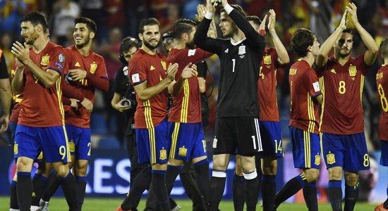 Испания поедет на чемпионат мира в Россию, Украина продолжает борьбу