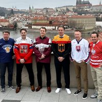 Hokeja leģendu bilde – Ozoliņš, Jāgrs, Krups un Kurri satiekas Prāgā