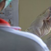 Коронавирус в мире: ВОЗ наконец добралась до Уханя, в Европе не хватает вакцины AstraZeneca
