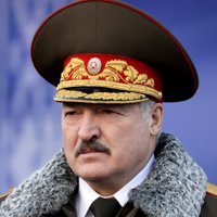 Лукашенко пообещал Западу жесткую реакцию на санкции