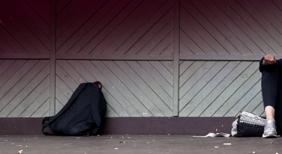 Skolai laika nepietiek. Kā palīdzēt pusaudžiem, kuriem pāragri jākļūst par ģimenes apgādniekiem?