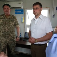 Dombrovskis pēc vizītes Donbasā: teritorijā ir nopietnas infrastruktūras problēmas