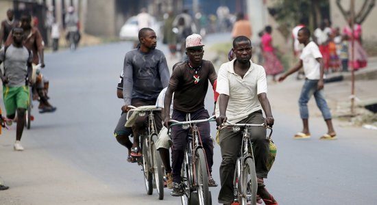 Burundi ceļ pilsoņu morāli: neprecētiem pāriem obligāti jāsalaulājas