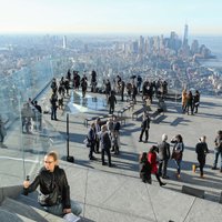 Ņujorkā atklāta skatu platforma, kas atrodas 100 stāvu augstumā