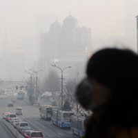 Pekinu pārklāj bīstams smogs