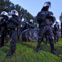 Hamburgā policija likvidē antiglobālistu nometni