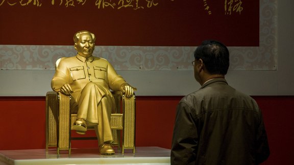 Mao statuja no zelta - 1