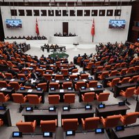 Turcijas parlaments atbalsta Zviedrijas uzņemšanu NATO