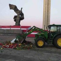 Исполнительный директор Риги: у памятника в Пардаугаве цветы убирали трактором и в прошлые годы