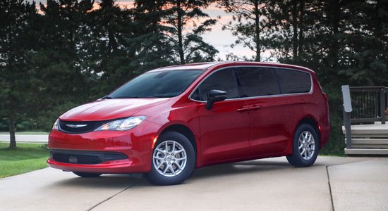 Nobēdzinātais "Chrysler Voyager" minivens atgriezīsies nākamgad