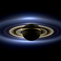 Foto: 'NASA' zonde uzņēmusi unikālus kadrus ar Zemi Saturna fonā