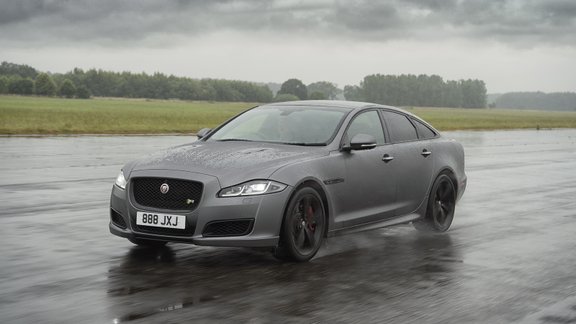 Jaguar XJR575