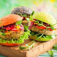 Veģetārie burgeri: 13 bezgaļas 'kotlešu' receptes un knifi īpaši kārdinošam pildījumam