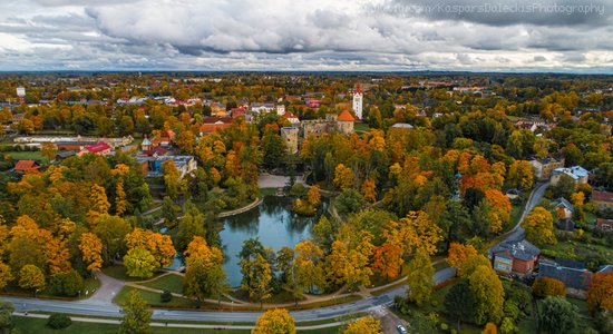 ФОТО. Разноцветная Латвия: великолепные виды осеннего Цесиса и Сигулды