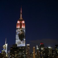 Foto: Uz 'Empire State Building' iemirdzas slavenais lauva Sesils un citi zvēri