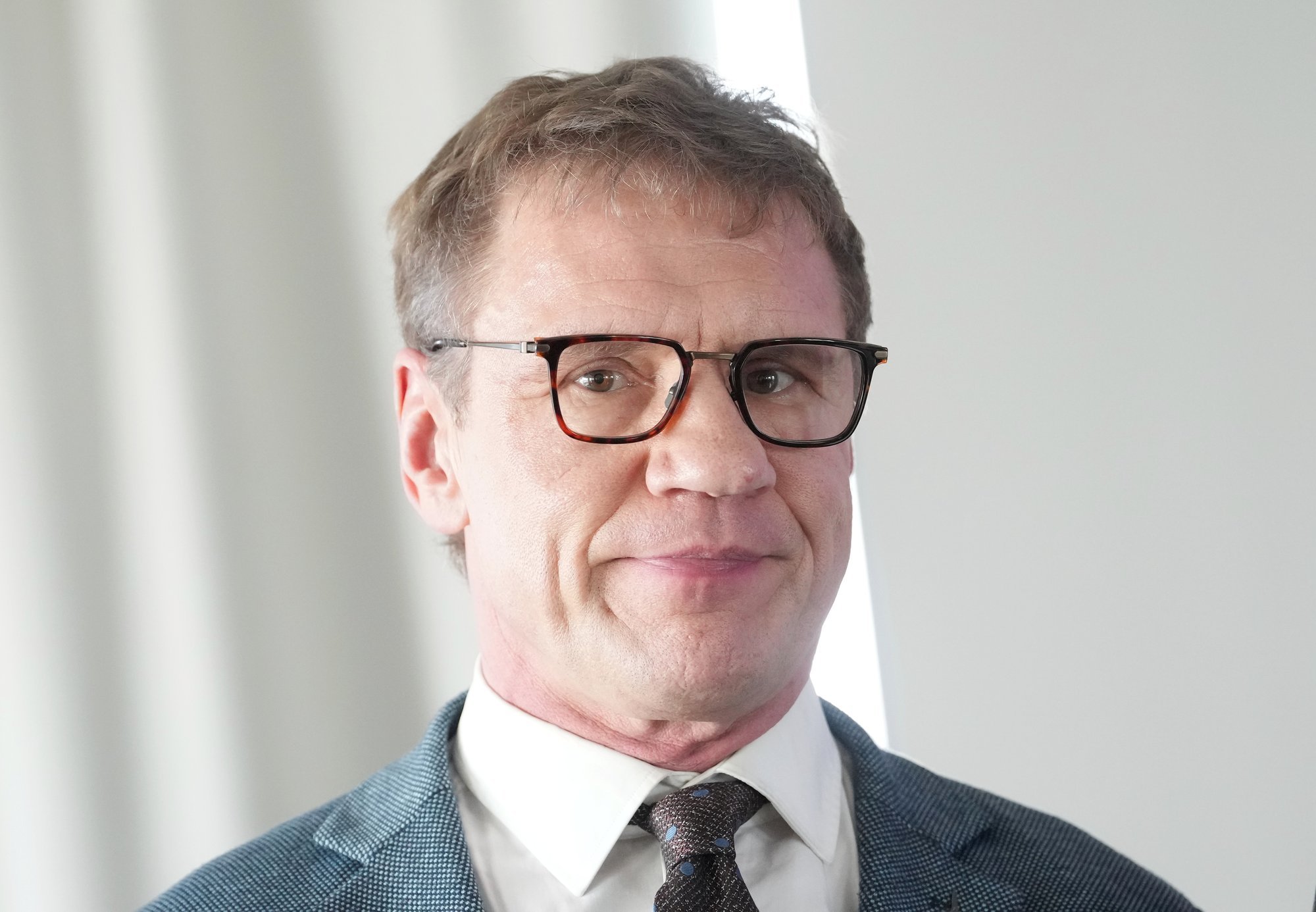 Jūtas vairs netiek slēptas – Andris Ozols ar savu otru pusīti parādās  sabiedrībā
