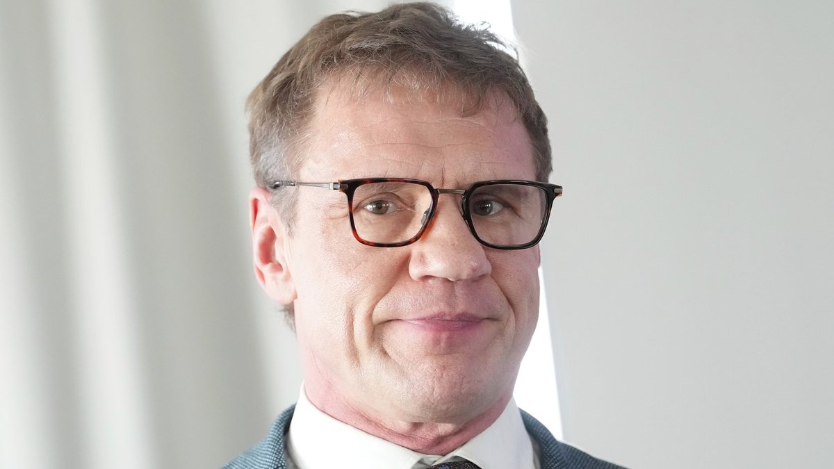 Jūtas vairs netiek slēptas – Andris Ozols ar savu otru pusīti parādās sabiedrībā
