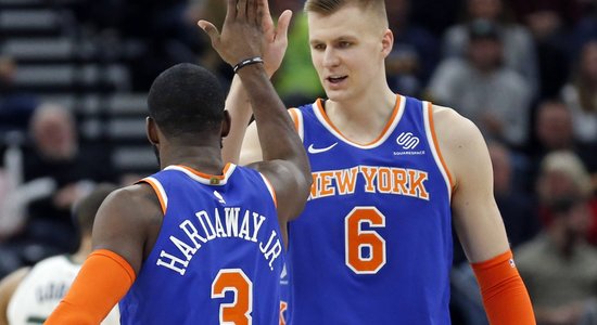 Porziņģis ar 18 punktiem palīdz 'Knicks' izbraukumā pieveikt 'Jazz' komandu