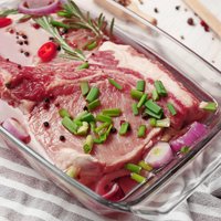 10 sastāvdaļas, kas marinēto gaļu padarīs maigāku