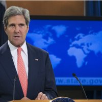ASV nav ne aklas, ne dumjas attiecībā uz Irānu, uzsver Kerijs