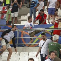 Krievija var saņemt disciplināro sodu par savu fanu uzvedību Marseļas stadionā