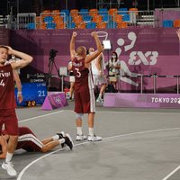 Latvijas 3x3 basketbolisti ar pārliecinošu uzvaru sasniedz olimpisko finālu