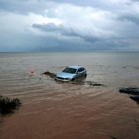 Grieķijā trešo dienu pēc kārtas plosās pērkona negaiss; plūdos vairāki bojāgājušie