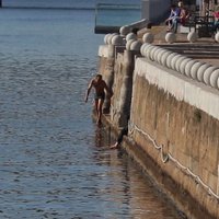 Daugavā divās vietās pārspēti vēsturiskie ūdens temperatūras rekordi