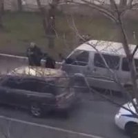 Video: Kamčatkā 'Subaru' no policijas aizbēg datorspēles stilā