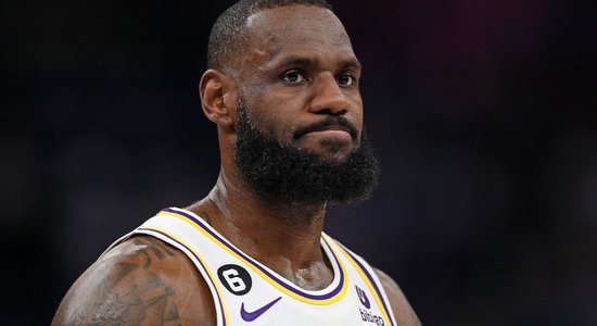 'Grizzlies' bez Moranta panāk izlīdzinājumu sērijā pret 'Lakers'