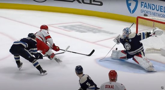 Video: Merzļikinam viens no NHL nedēļas skaistākajiem atvairītajiem metieniem