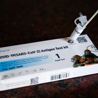 Covid-19 'ātro' testu varēs veikt aptiekā, slimnīcas – piesaistīt nesertificētus ārstus