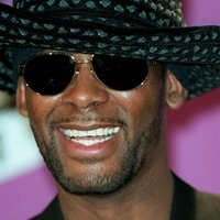 Американского певца R Kelly обвинили в педофилии