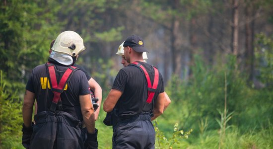 Valdgales pagasta ugunsgrēka dzēšana joprojām turpinās