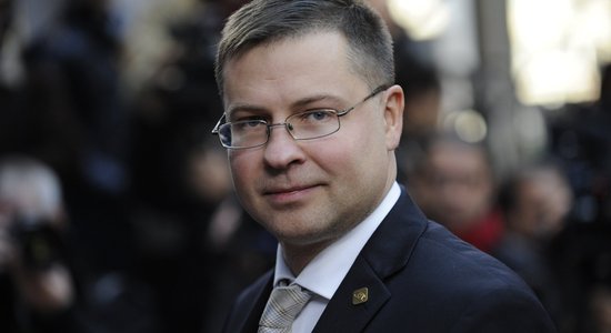 Dombrovskis pateicas Jezdakovai par darbu; par jauno VID vadītāju lems Vilks