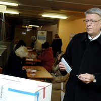 Valdošo partiju politiķi atzīst, ka referendums parādījis vairākas problēmas