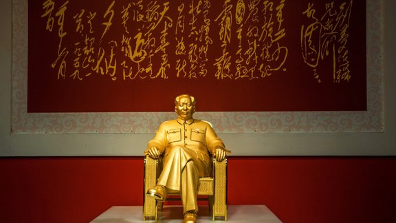 Mao statuja no zelta - 2