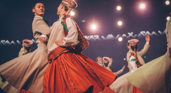 Foto: 'Arēnā Rīga" izskanējis valsts svētkiem veltīts dižkoncerts 'Latvijas gadsimts'